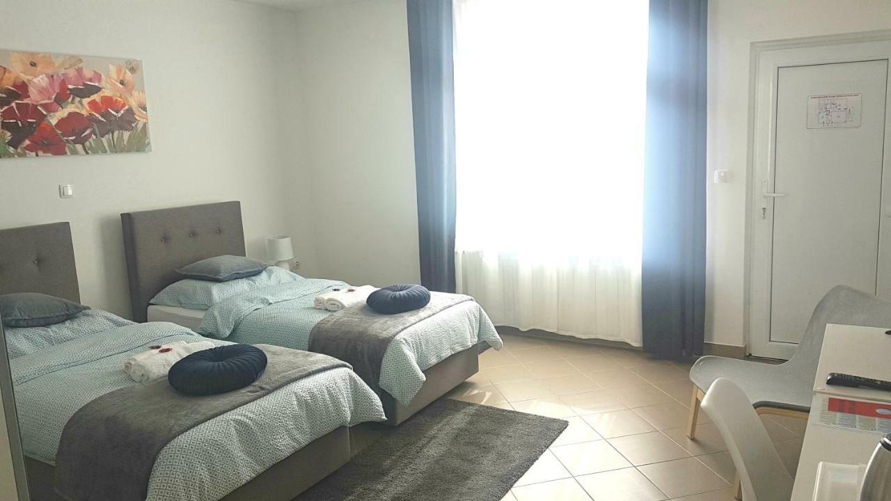 Marko Airport Rooms Velika Gorica Esterno foto