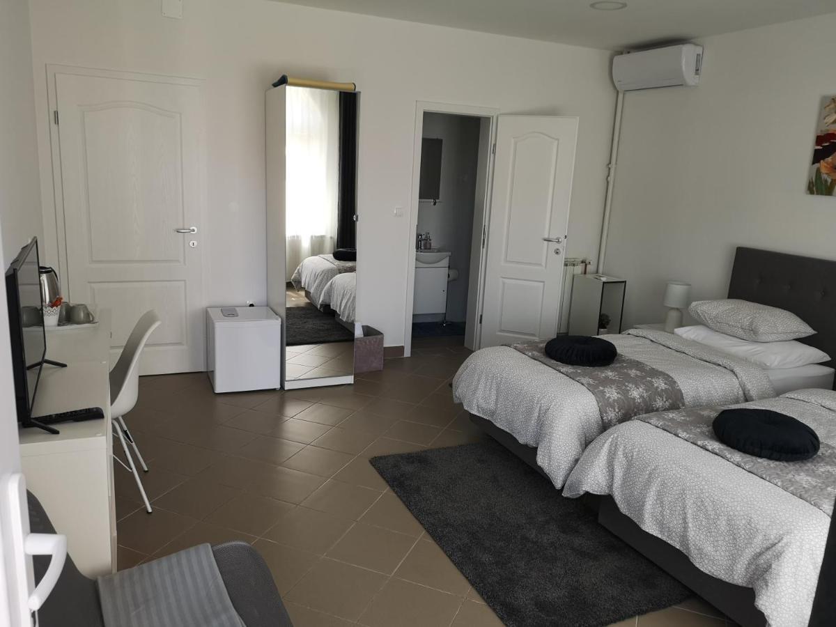 Marko Airport Rooms Velika Gorica Esterno foto